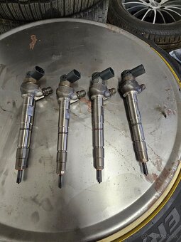 VSTREKOVACIE TRYSKY VAG 2.0 TDI 04L130277AE 0445110471 - 5