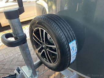 JEDNONÁPRAVOVÝ BRZDENÝ SKRIŇOVÝ PRÍVES DEBON C400 - 5