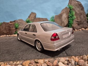 prodám model 1:18 mercedes benz C36 AMG - 5