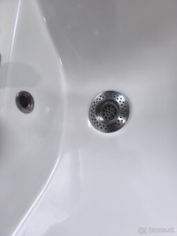 Závesná skrinka s umývadlom - 5