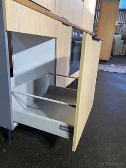 Moderná nová kuchynská linka so spotrebičmi - 5