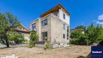 Je to bývanie v centre, či vila v prírodnom prostredí Bôriku - 5