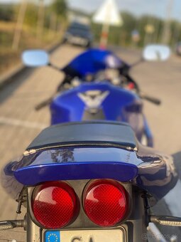 Yamaha yzf R1 - 5