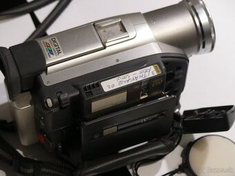 Panasonic NV-DS27 – digitálna MiniDV videokamera - 5