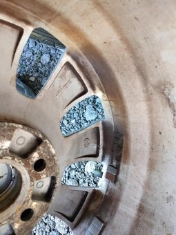 4ks alu disky orig. Škoda 5x100 r16 pneu 205/55 r16 4mm - 5
