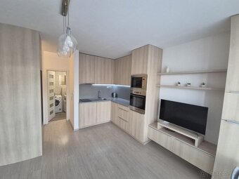 VILADOM KOMENSKÉHO 24A- 1 izb.byt, balk+vonk. park. - 5