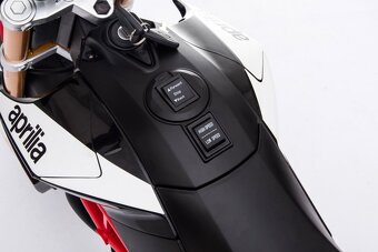 Predám detskú motorku Aprilia Dorsoduro 900 - 5