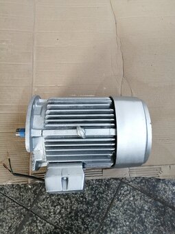 Elektromotor MEZ Mohelnice 3kW, 940 ot /min, 400V - 5