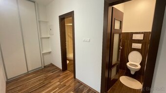 Priestranný 3-izbový byt 83,2 m² v centre Levíc na predaj - 5