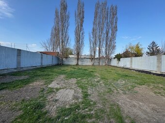 PREDAJ rodinného domu s rozsiahlym pozemkom Sereď - 5