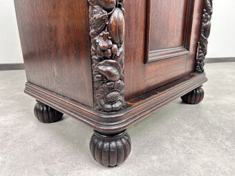 rezbovaná skrinka - 5