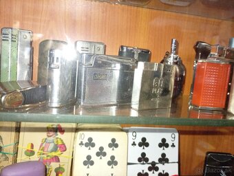 Predám zbierku zapaľovačov 110ks - 5