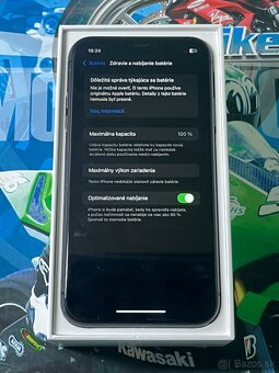 Predám iPhone 11 128GB - 5