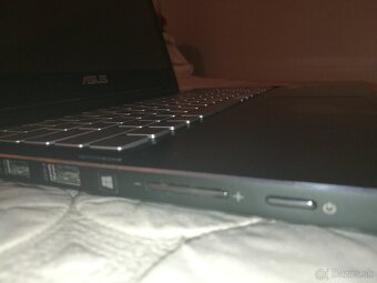 Asus. (2-v-1) konvertibilný notebook s dotykovým displejom. - 5