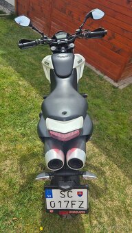 Ducati Hypermotard 796 - 5