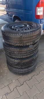 Disky kompletne + letné obutie + puklice original Ford. - 5