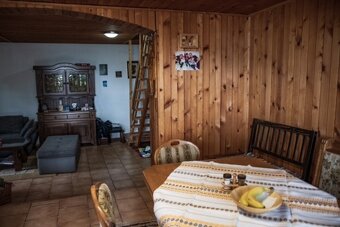 Murovaná chata s terasou a vyhľadom na svah - 5