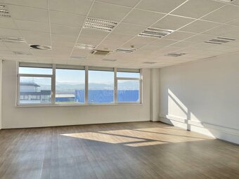 Na prenájom kancelárske priestory 1603 m2 v Living centre v - 5