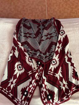 Predám nádherný červený kardigán s originálnym vzorom - 5