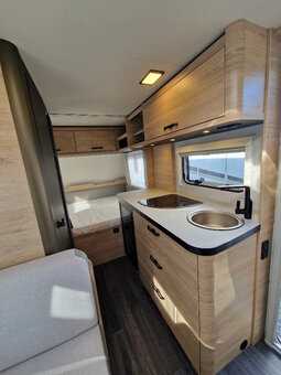 WEINSBERG CaraOne 420 QD model 2027 - 5
