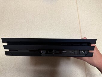 Predám PlayStation 4 Pro 1 TB - 5