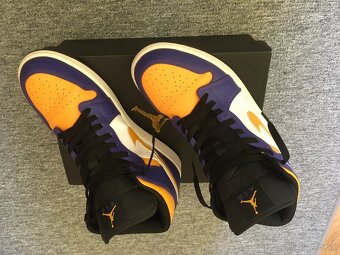 AIR JORDAN 1 MID - 5