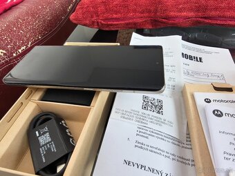 Motorola Edge 50 Pro 12/512 GB, biela perleť - 5