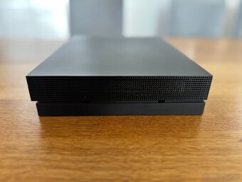 Xbox One X 1TB (4K) + 1 ovládač - 5