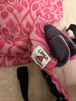 2 Ergonomické nosiče + šatka na nosenie detí – 3ks spolu - 5