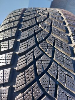 235/45 r19 zimne pneumatiky - 5