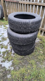 Predám zimné pneu 225/55 r17 - 5