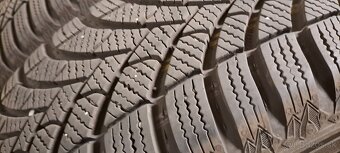 Predám 2ks pekné zimné 185/65r15-88T Semperit - 5
