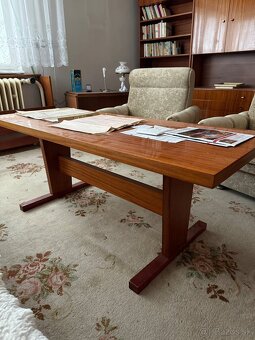 Drevene stolicky a obyvacka - 5