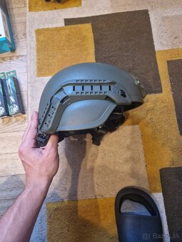 Airsoft vesta a helma - 5