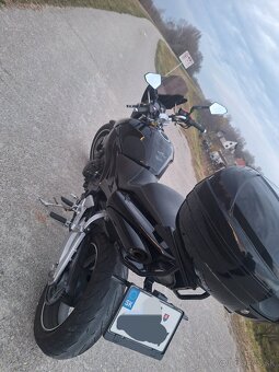 Suzuki gsr 600 - 5