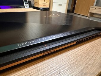Asus ROG Zephyrus - 5