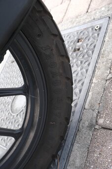 HORWIN CR6 je elektrická mestská motorka v mestskom prostred - 5