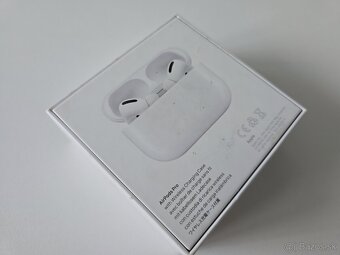 Predám Apple AirPods Pro with Wireless Charging Case - 5
