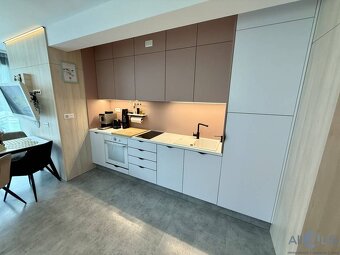 APARTMÁN - Komplet na mieru moderne zariadený s terasou v Hr - 5
