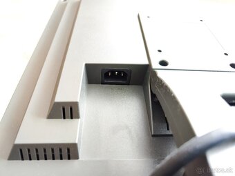 LCD Monitor 17" - 5