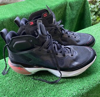 NIKE Air Jordan XXXVII Mens 10.5 - 5