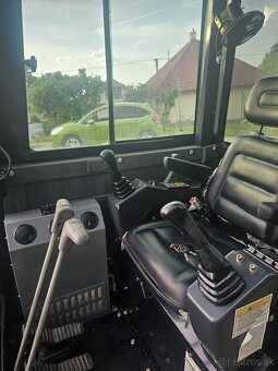 Predám mini bager 3t - 5