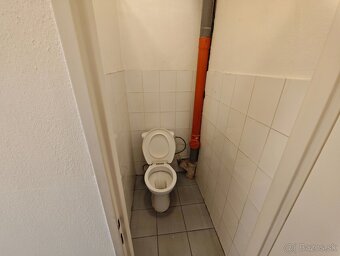 Prenájom veľký obchodný priestor Nám. Osloboditeľov - 5