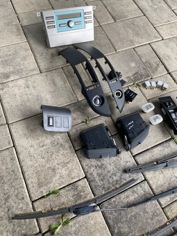 Predám nárazník svetlo kapota dvere zámok COROLLA VERSO - 5