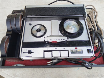 starý kufríkový diktafón - 5