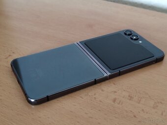 Samsung Galaxy Z Flip5 - 5