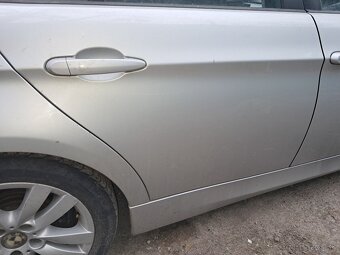 Rozpredam bmw e90 na diely - 5