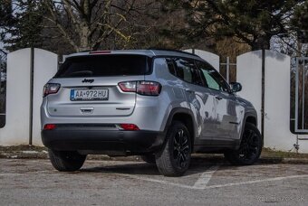 Jeep Compass 1.5 e-Hybrid Night Eagle II / NELAKOVANÉ - 5