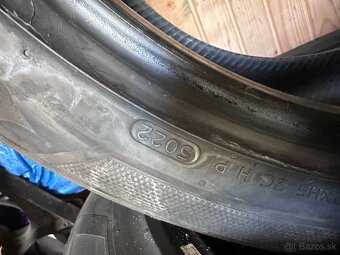 Letné pneu 285/40 r21 - 5