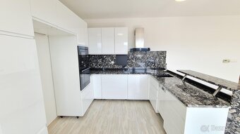 Veľkometražný 4 izbový byt s veľkou terasou a gáražou - 5